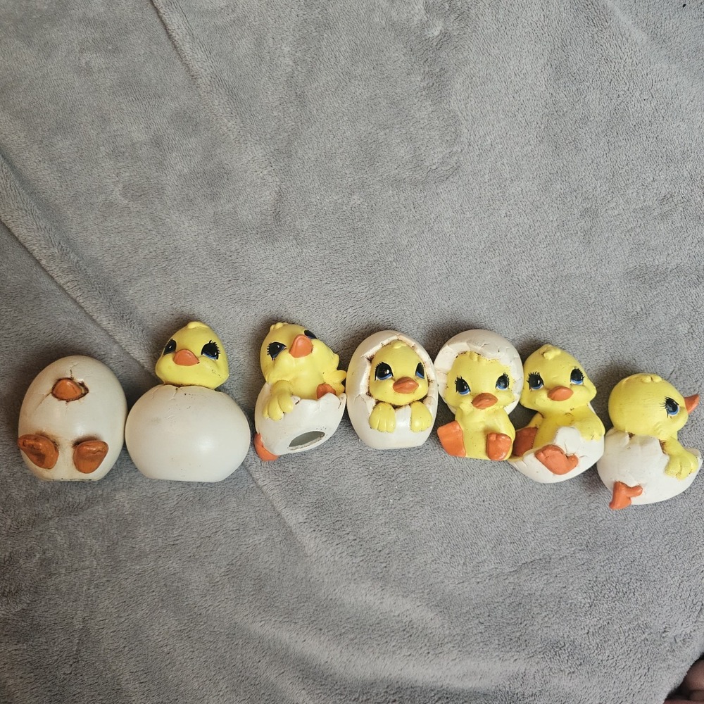 Vintage Miniature Ceramic‎ Baby Chicks Set Of 7